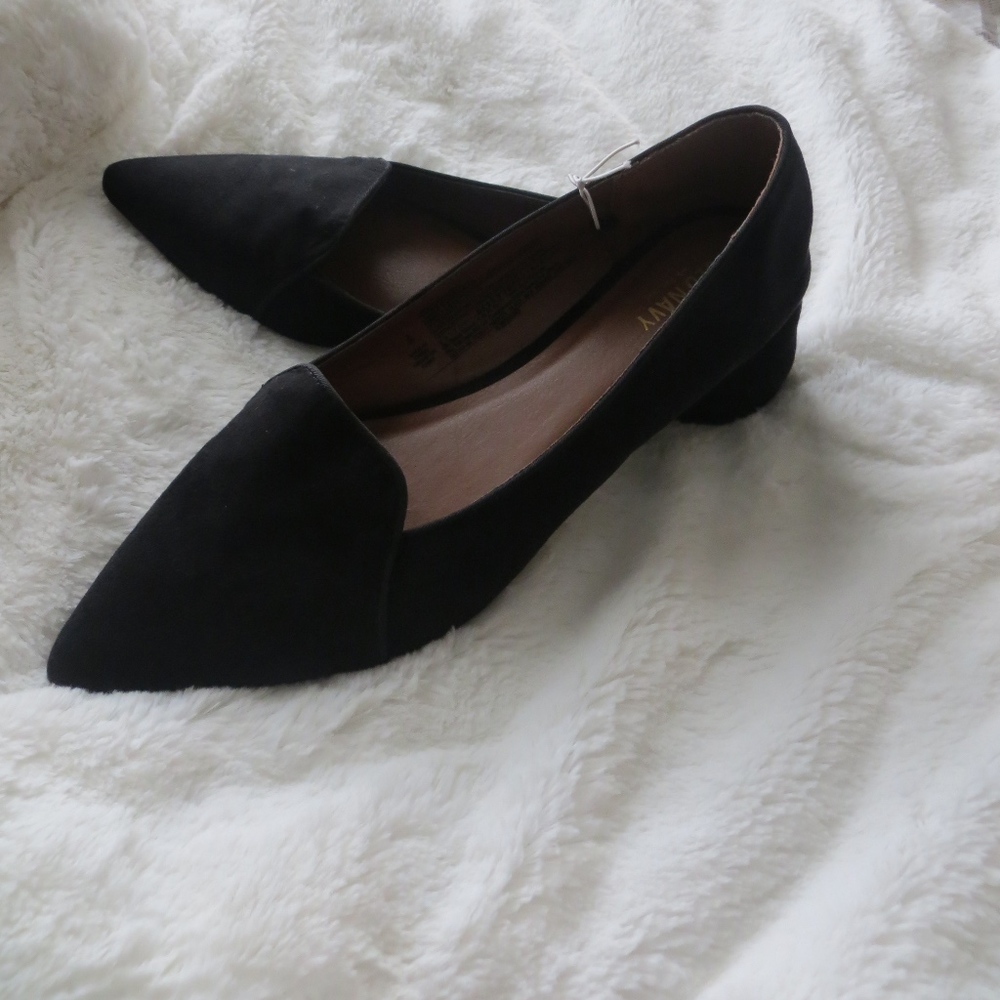 Old Navy Black Pointy-Toe Flats